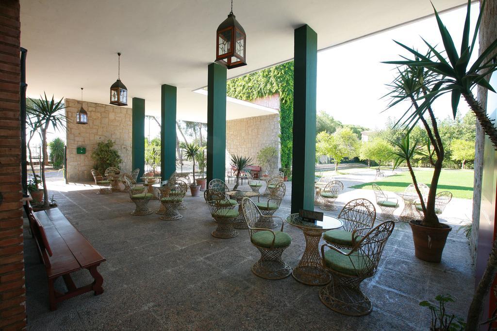 فندق Lantana Garden Pilas المظهر الخارجي الصورة