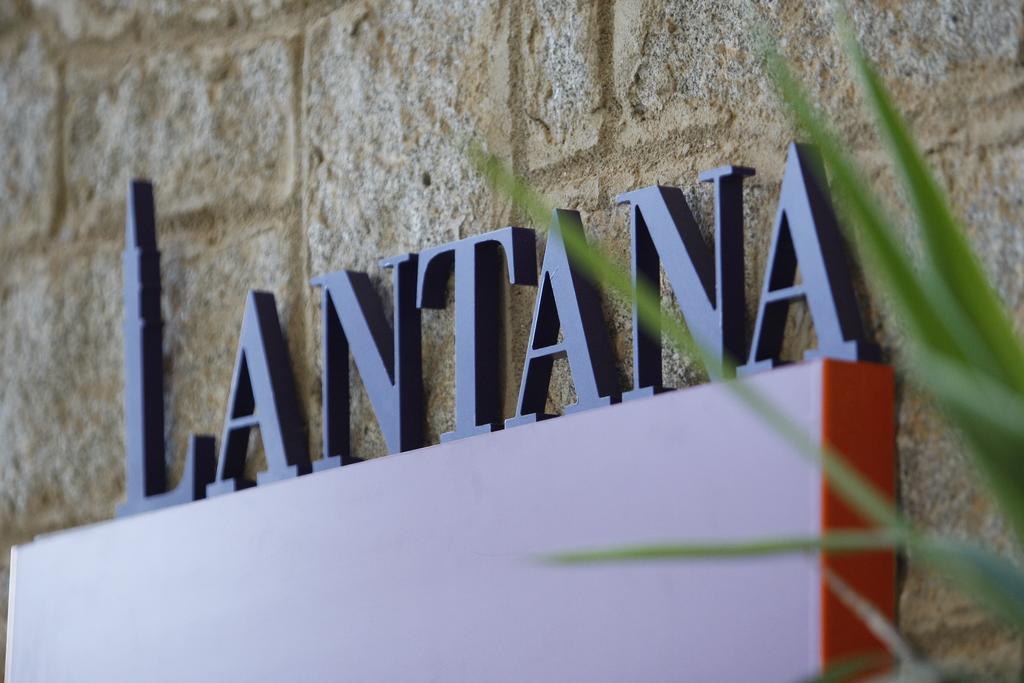 فندق Lantana Garden Pilas المظهر الخارجي الصورة